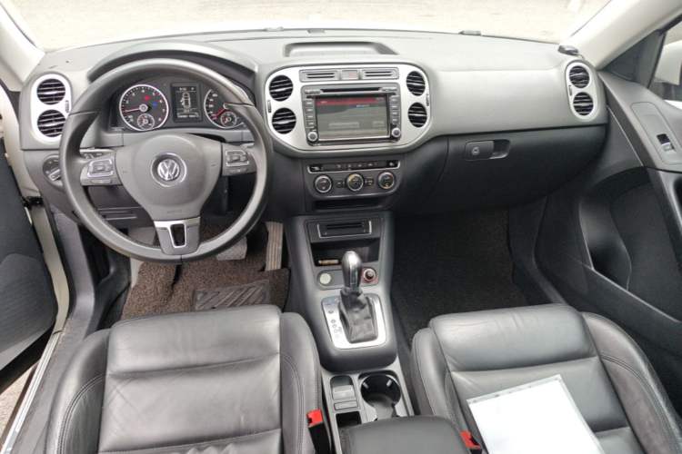 Used Volkswagen Tiguan 2015 2.0 TSI Automatic All-Wheel Drive Comfort Vision Edition Center Console