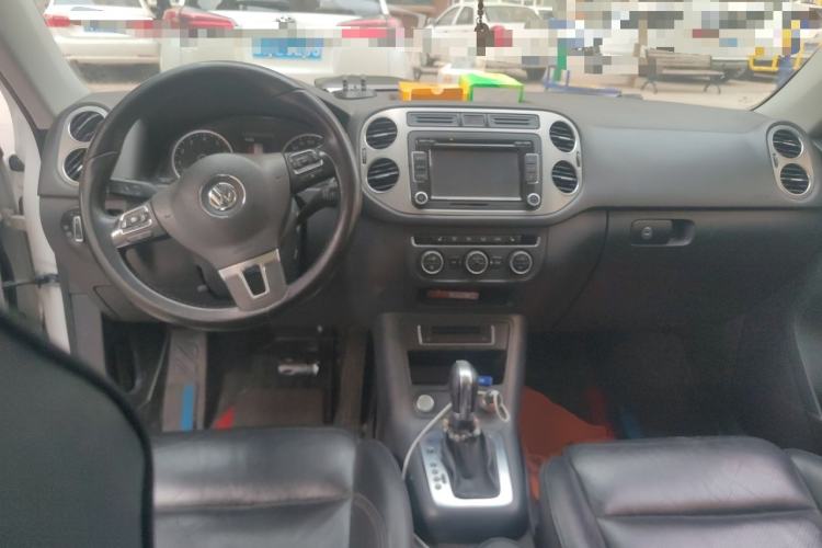 Used Volkswagen Tiguan 2015 2.0 TSI Automatic All-Wheel Drive Luxury Edition Center Console