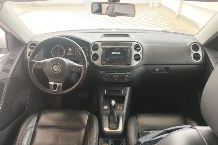 Used Volkswagen Tiguan 2015 1.8TSI Automatic All-Wheel-Drive Luxury Model Center Console