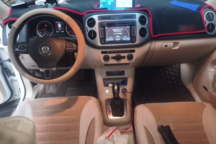Used Volkswagen Tiguan 2015 1.8TSI Automatic Two-Wheel Drive Luxury Model Center Console