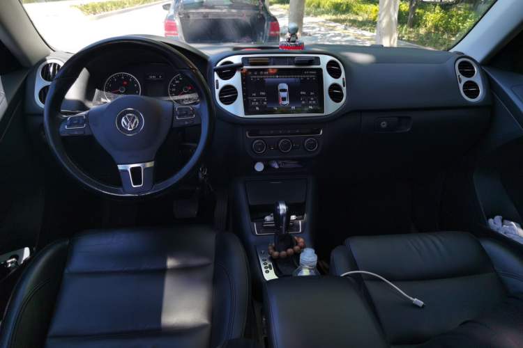 Used Volkswagen Tiguan 2015 1.8TSI Automatic Two-Wheel Drive Comfort Edition Center Console