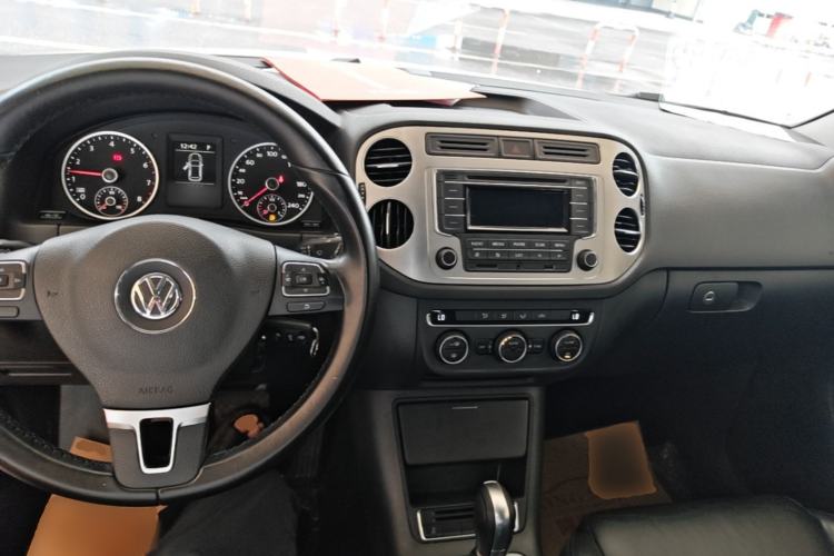 Used Volkswagen Tiguan 2015 1.8TSI Automatic Two-Wheel Drive Comfort Edition Center Console