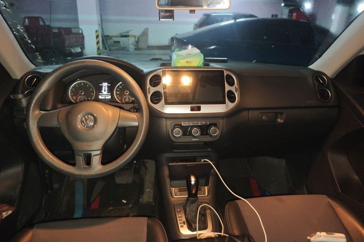 Used Volkswagen Tiguan 2015 1.8TSI Automatic Two-Wheel Drive Trend Edition Center Console