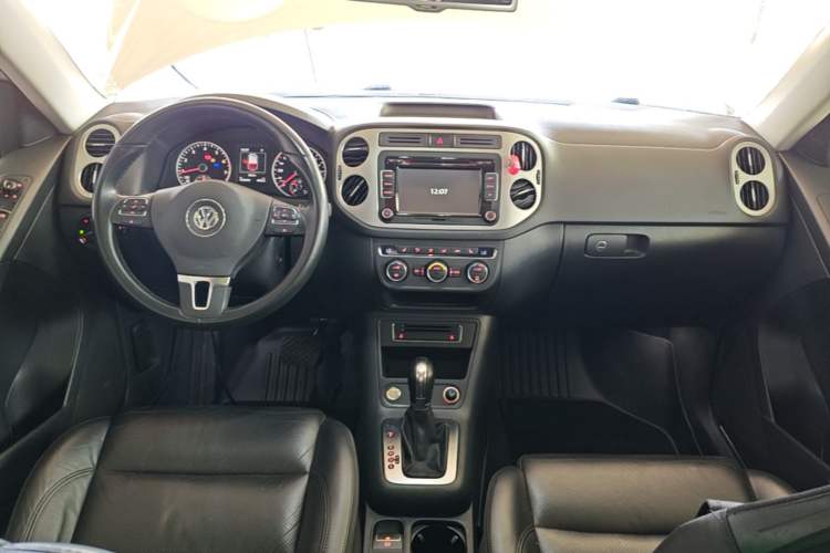 Used Volkswagen Tiguan 2015 1.8TSI Automatic Two-Wheel Drive Luxury Model Center Console