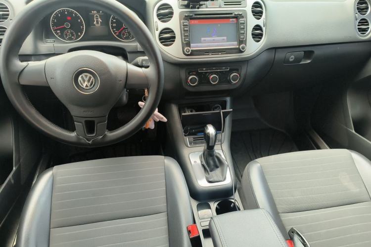 Used Volkswagen Tiguan 2015 1.8TSI Automatic Two-Wheel Drive Trend Edition Center Console