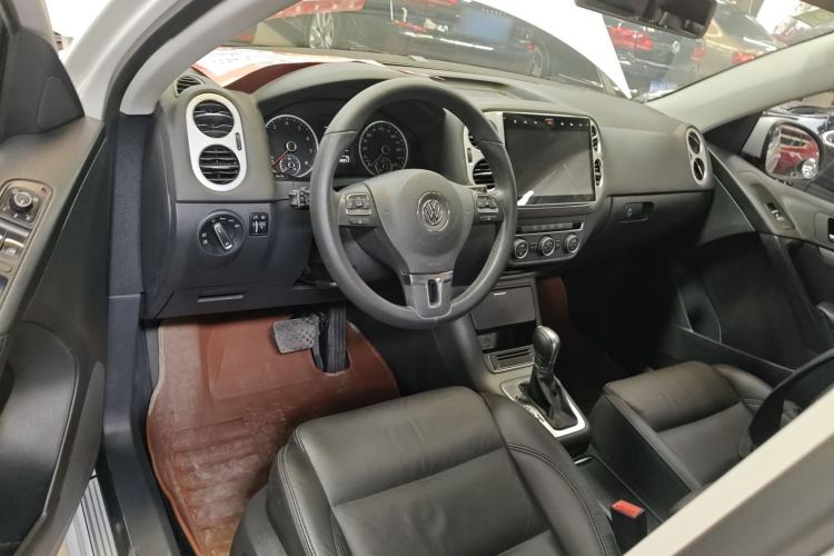 Used Volkswagen Tiguan 2015 1.8TSI Automatic Two-Wheel Drive Comfort Edition Center Console