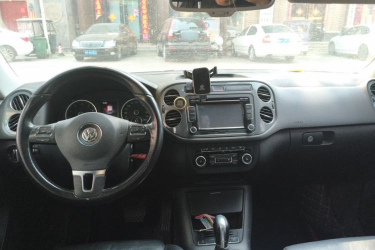 Used Volkswagen Tiguan 2015 2.0 TSI Comfort Edition Center Console