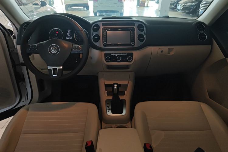 Used Volkswagen Tiguan 2015 1.8TSI Automatic Two-Wheel Drive Trend Edition Center Console
