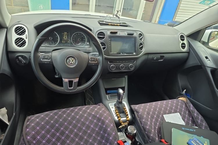 Used Volkswagen Tiguan 2015 1.8TSI Automatic All-Wheel Drive Style Vision Edition Center Console