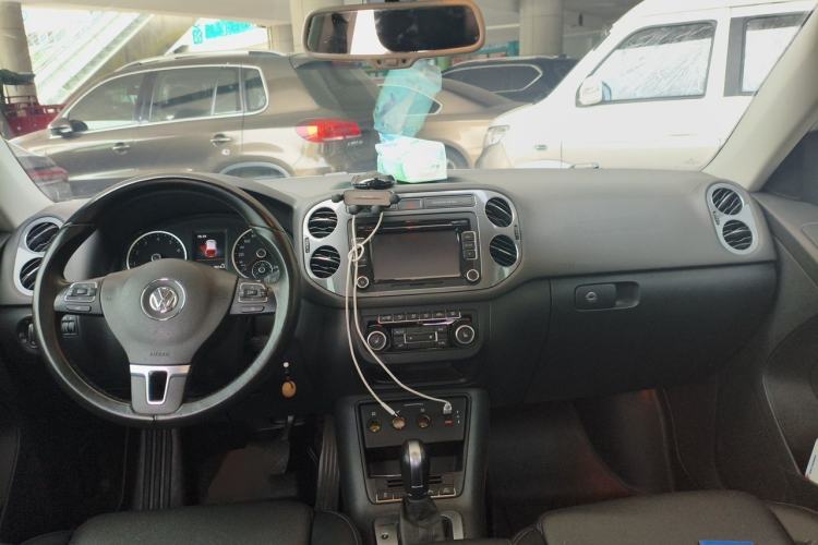 Used Volkswagen Tiguan 2015 2.0 TSI Comfort Edition Center Console