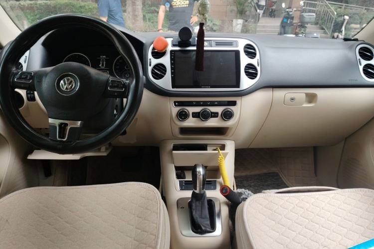 Used Volkswagen Tiguan 2015 1.8TSI Automatic Two-Wheel Drive Comfort Edition Center Console