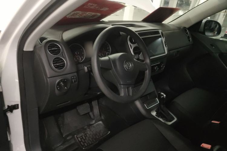 Used Volkswagen Tiguan 2015 1.8TSI Automatic Two-Wheel Drive Trend Edition Center Console