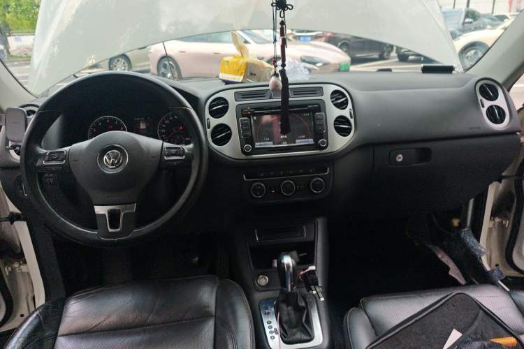 Used Volkswagen Tiguan 2015 1.8TSI Automatic Two-Wheel Drive Luxury Model Center Console