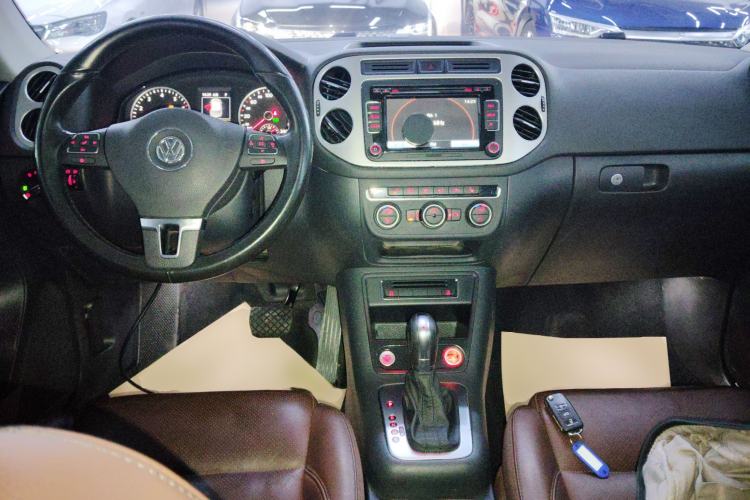Used Volkswagen Tiguan 2015 1.8TSI Automatic Two-Wheel Drive Luxury Model Center Console