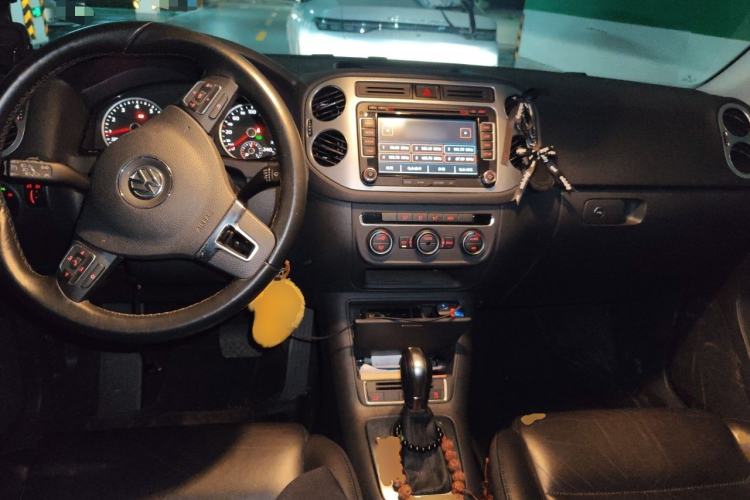 Used Volkswagen Tiguan 2015 1.8TSI Automatic Two-Wheel Drive Comfort Edition Center Console