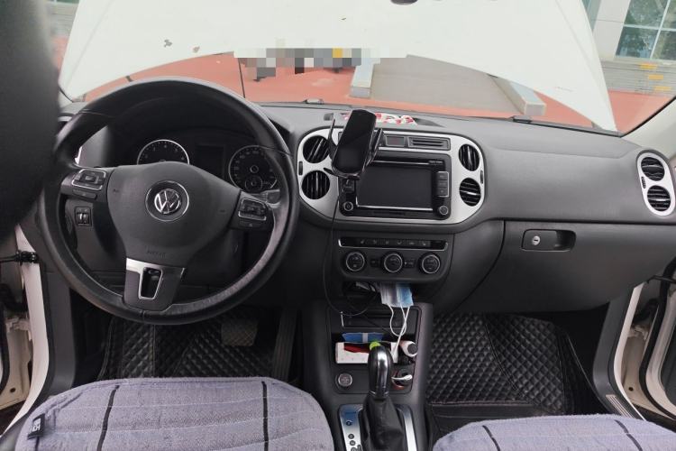 Used Volkswagen Tiguan 2015 1.8TSI Automatic All-Wheel-Drive Luxury Model Center Console