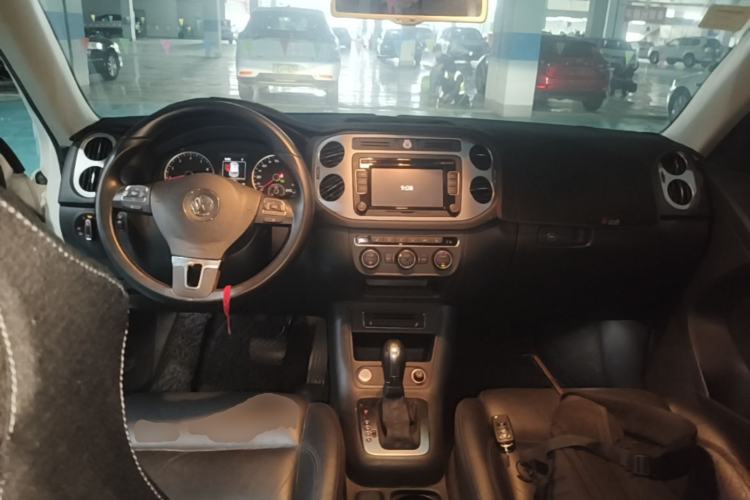 Used Volkswagen Tiguan 2015 2.0 TSI Automatic All-Wheel Drive Luxury Edition Center Console
