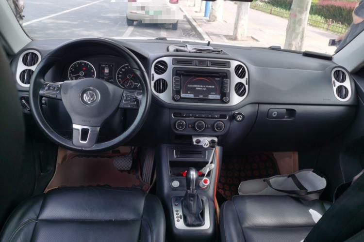 Used Volkswagen Tiguan 2015 2.0 TSI Automatic All-Wheel Drive Luxury Edition Center Console