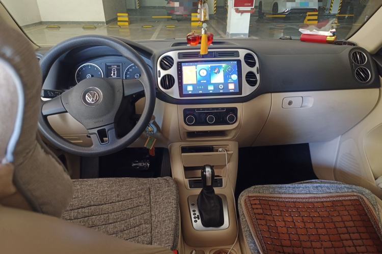 Used Volkswagen Tiguan 2015 1.8TSI Automatic Two-Wheel Drive Trend Edition Center Console