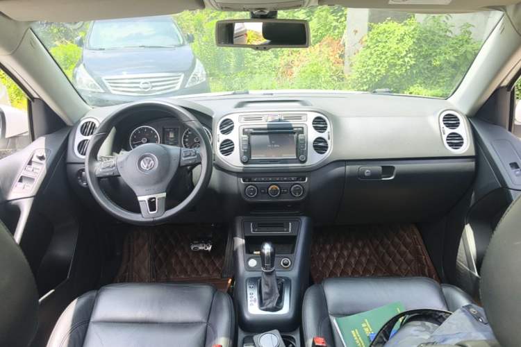Used Volkswagen Tiguan 2015 1.8TSI Automatic Two-Wheel Drive Luxury Model Center Console