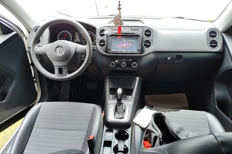 Used Volkswagen Tiguan 2015 1.8TSI Automatic Two-Wheel Drive Trend Edition Center Console