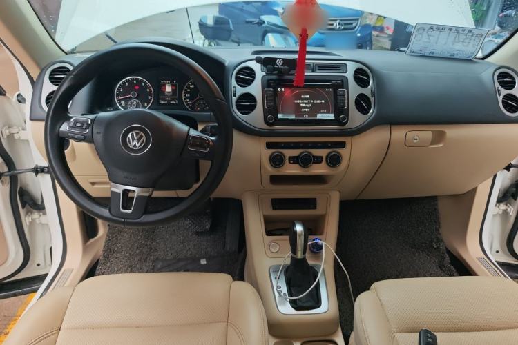 Used Volkswagen Tiguan 2015 1.8TSI Automatic All-Wheel-Drive Luxury Model Center Console