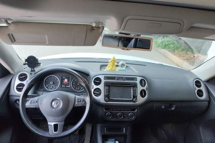 Used Volkswagen Tiguan 2015 1.8TSI Automatic Two-Wheel Drive Luxury Model Center Console