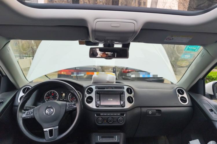 Used Volkswagen Tiguan 2015 1.8TSI Automatic All-Wheel-Drive Luxury Model Center Console