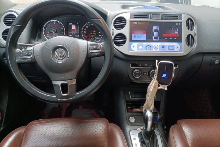 Used Volkswagen Tiguan 2015 1.8TSI Automatic All-Wheel-Drive Luxury Model Center Console