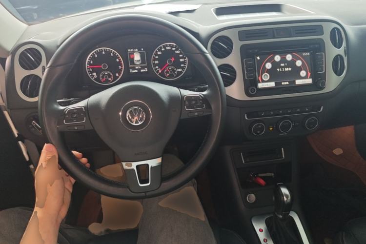 Used Volkswagen Tiguan 2015 1.8TSI Automatic Two-Wheel Drive Luxury Model Center Console