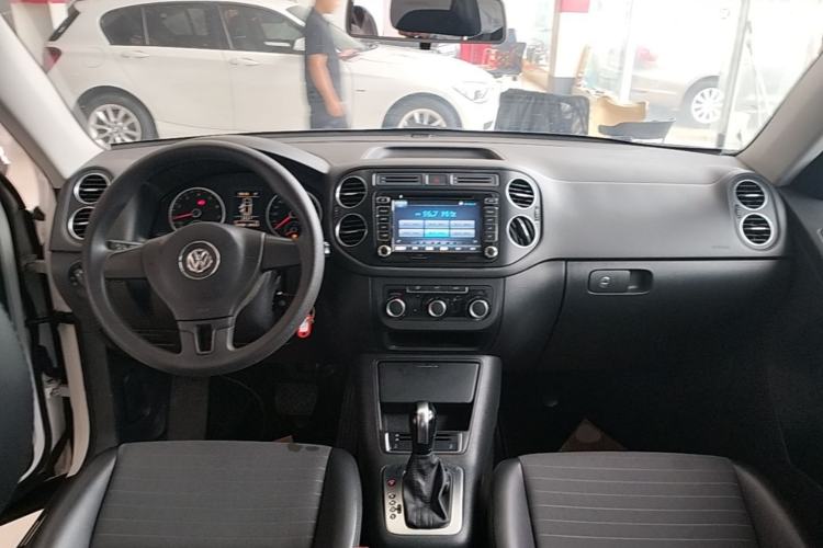 Used Volkswagen Tiguan 2015 1.8TSI Automatic Two-Wheel Drive Trend Edition Center Console