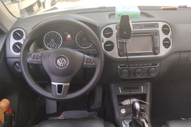 Used Volkswagen Tiguan 2015 1.8TSI Automatic Two-Wheel Drive Luxury Model Center Console