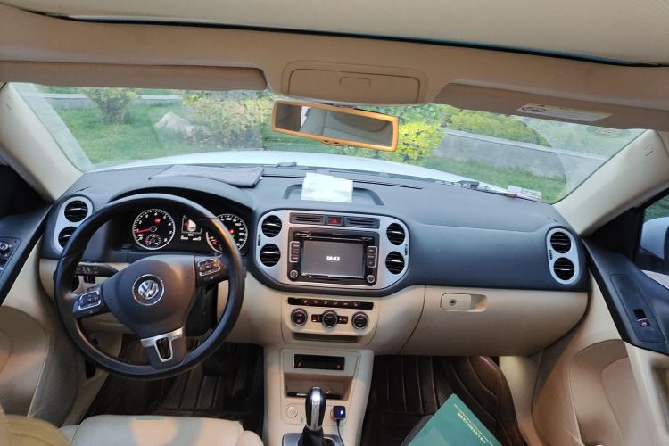 Used Volkswagen Tiguan 2015 1.8TSI Automatic Two-Wheel Drive Luxury Model Center Console