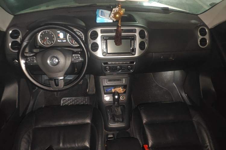 Used Volkswagen Tiguan 2015 1.8TSI Automatic Two-Wheel Drive Luxury Model Center Console