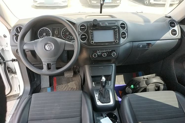 Used Volkswagen Tiguan 2015 1.8TSI Automatic Two-Wheel Drive Trend Edition Center Console