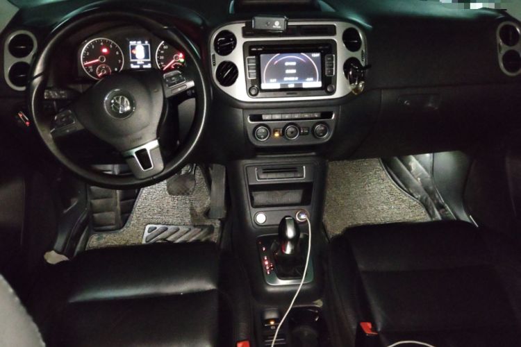 Used Volkswagen Tiguan 2015 2.0 TSI Automatic All-Wheel Drive Luxury Edition Center Console