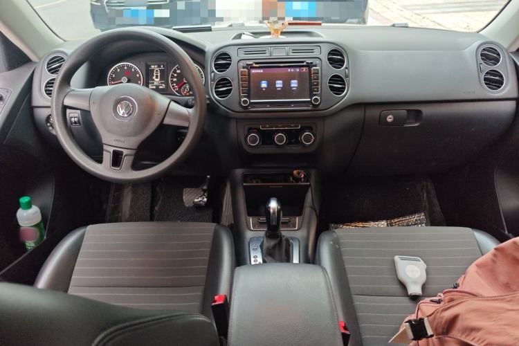 Used Volkswagen Tiguan 2015 1.8TSI Automatic Two-Wheel Drive Trend Edition Center Console