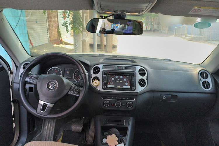 Used Volkswagen Tiguan 2015 1.8TSI Automatic All-Wheel-Drive Luxury Model Center Console