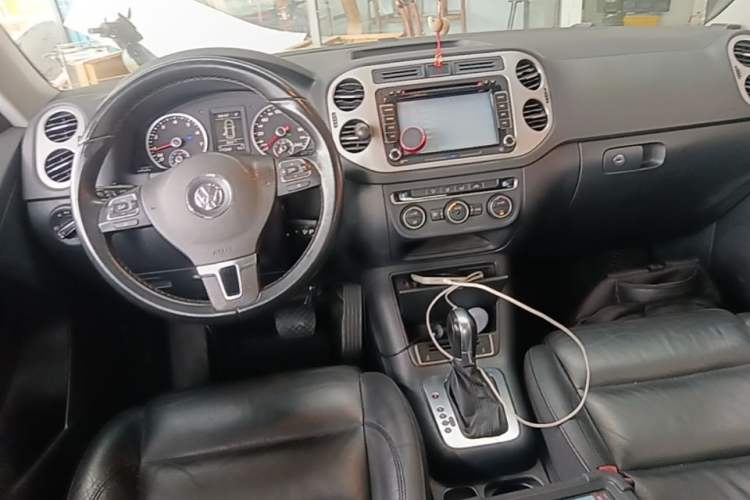 Used Volkswagen Tiguan 2015 1.8TSI Automatic Two-Wheel Drive Comfort Edition Center Console