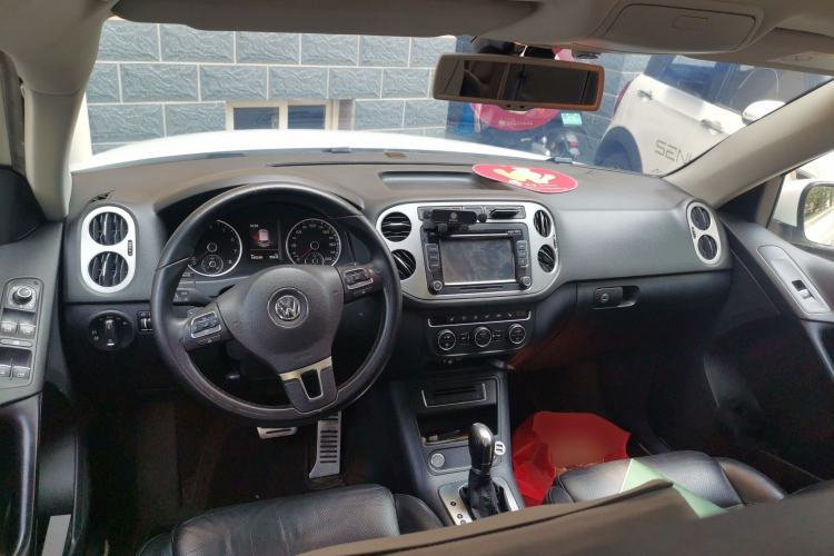 Used Volkswagen Tiguan 2015 1.8TSI Automatic Two-Wheel Drive Luxury Model Center Console
