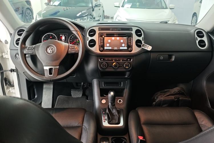 Used Volkswagen Tiguan 2015 1.8TSI Automatic All-Wheel-Drive Luxury Model Center Console