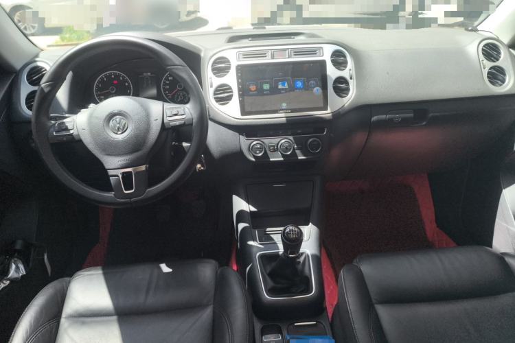 Used Volkswagen Tiguan 2015 1.8TSI Manual Two-Wheel-Drive Limited Edition Center Console