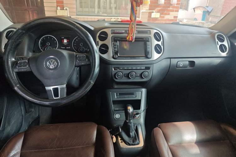 Used Volkswagen Tiguan 2015 1.8TSI Automatic Two-Wheel Drive Luxury Model Center Console