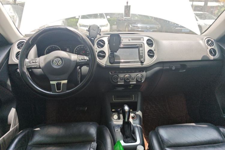 Used Volkswagen Tiguan 2015 1.8TSI Automatic Two-Wheel Drive Luxury Model Center Console