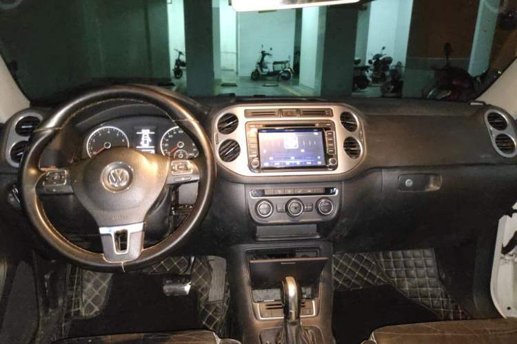 Used Volkswagen Tiguan 2015 1.8TSI Automatic Two-Wheel Drive Comfort Edition Center Console