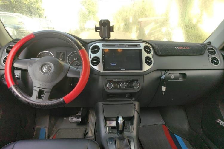 Used Volkswagen Tiguan 2015 1.8TSI Automatic Two-Wheel Drive Trend Edition Center Console