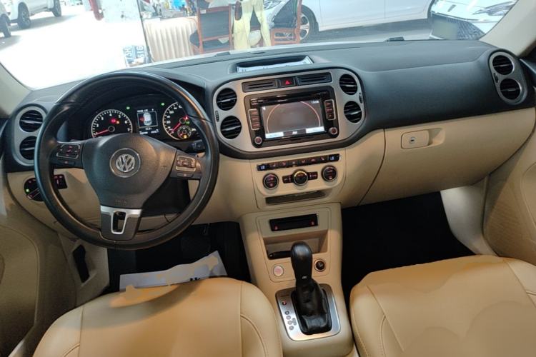Used Volkswagen Tiguan 2015 1.8TSI Automatic All-Wheel-Drive Luxury Model Center Console