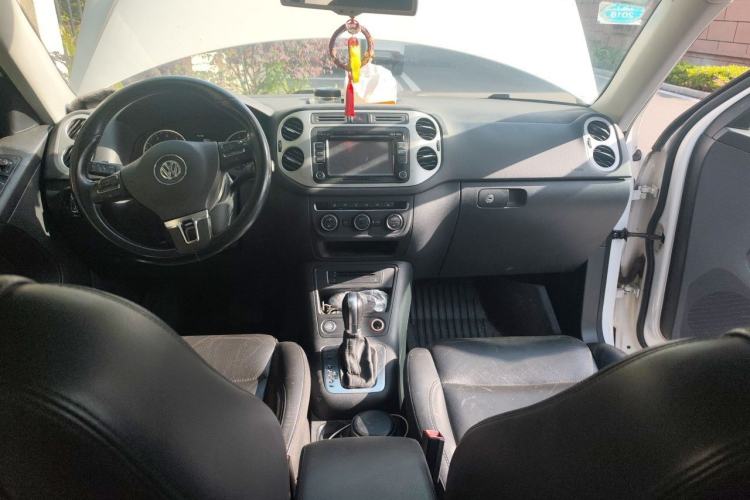 Used Volkswagen Tiguan 2015 1.8TSI Automatic All-Wheel-Drive Luxury Model Center Console