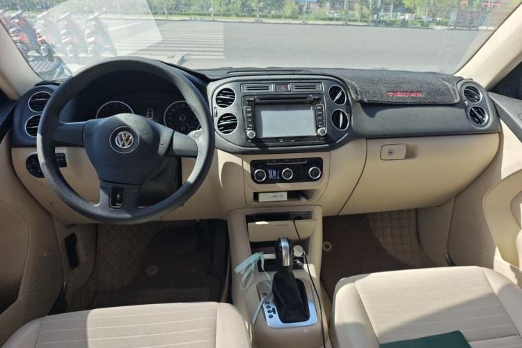 Used Volkswagen Tiguan 2015 1.8TSI Automatic Two-Wheel Drive Trend Edition Center Console
