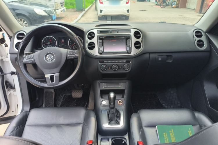 Used Volkswagen Tiguan 2015 1.8TSI Automatic Two-Wheel Drive Luxury Model Center Console